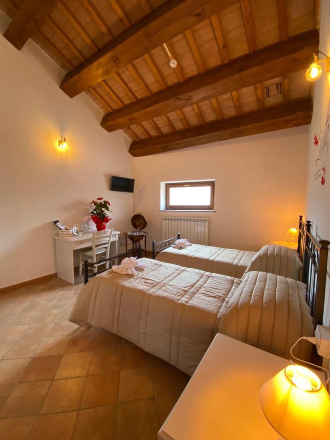 Locanda Della Pieve Pievebovigliana Экстерьер фото